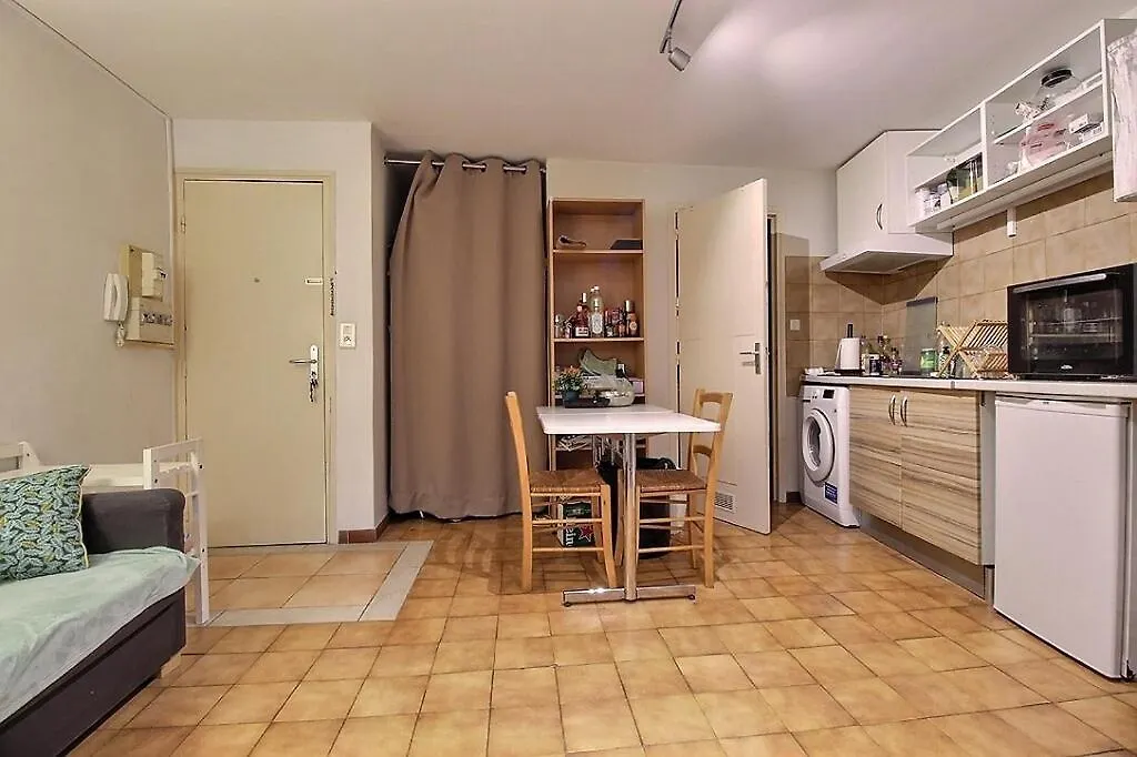 Studio Avignon Intra-Muros Apartment 0*,  France